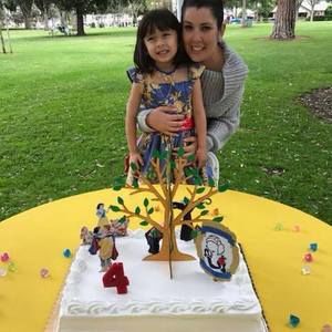 Meet your Posher, Isabel